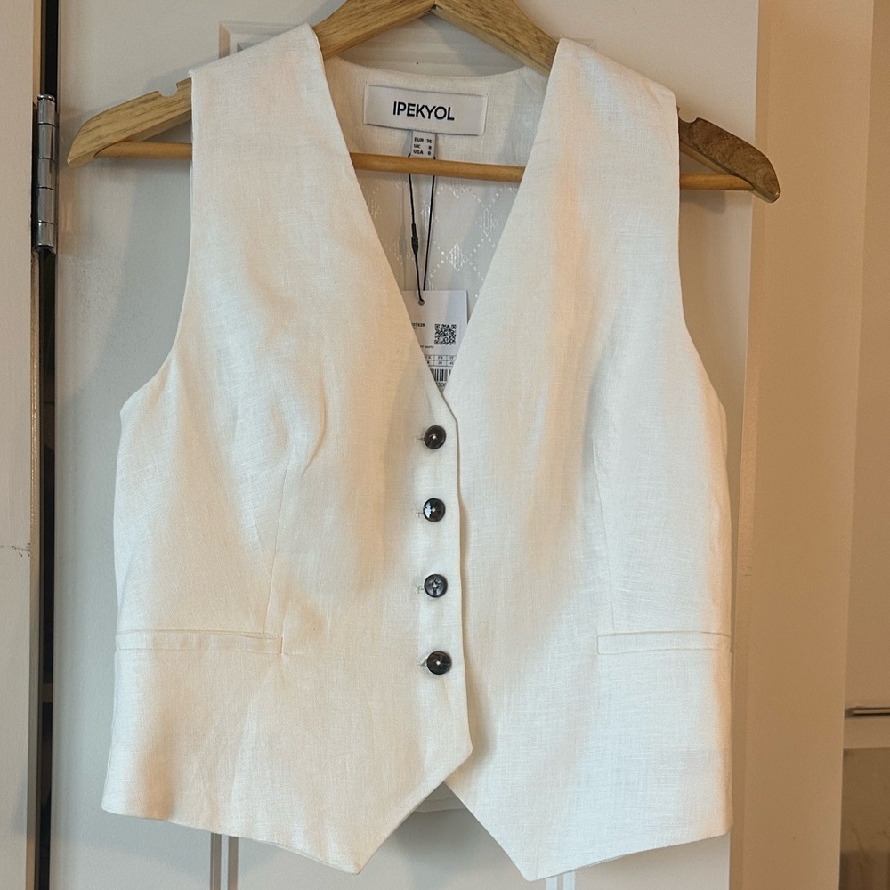 IPEKYOL White Linen Two-Piece Suit | Lined Vest & Cropped Pants - Picture 4 of 11